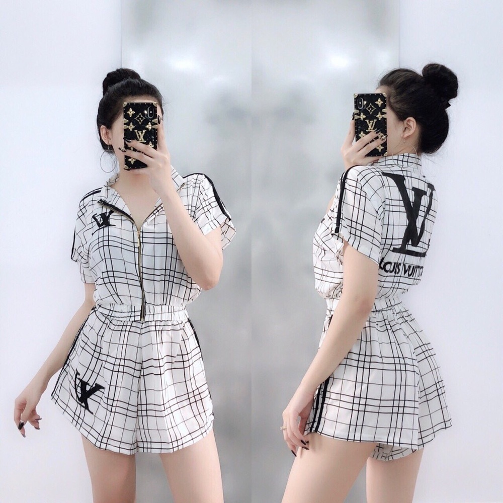 Clothes - Picture 2 of 8